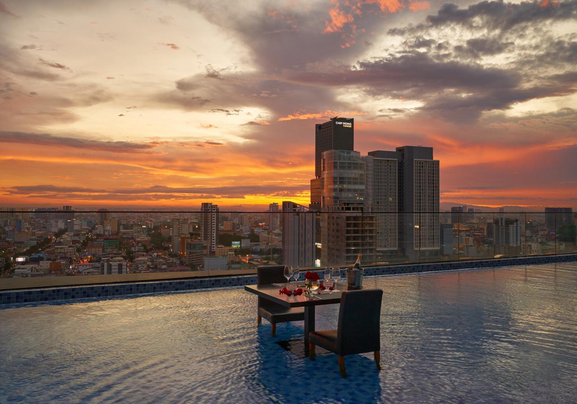 Luxcity Hotel & Apartment Phnom Penh Dış mekan fotoğraf