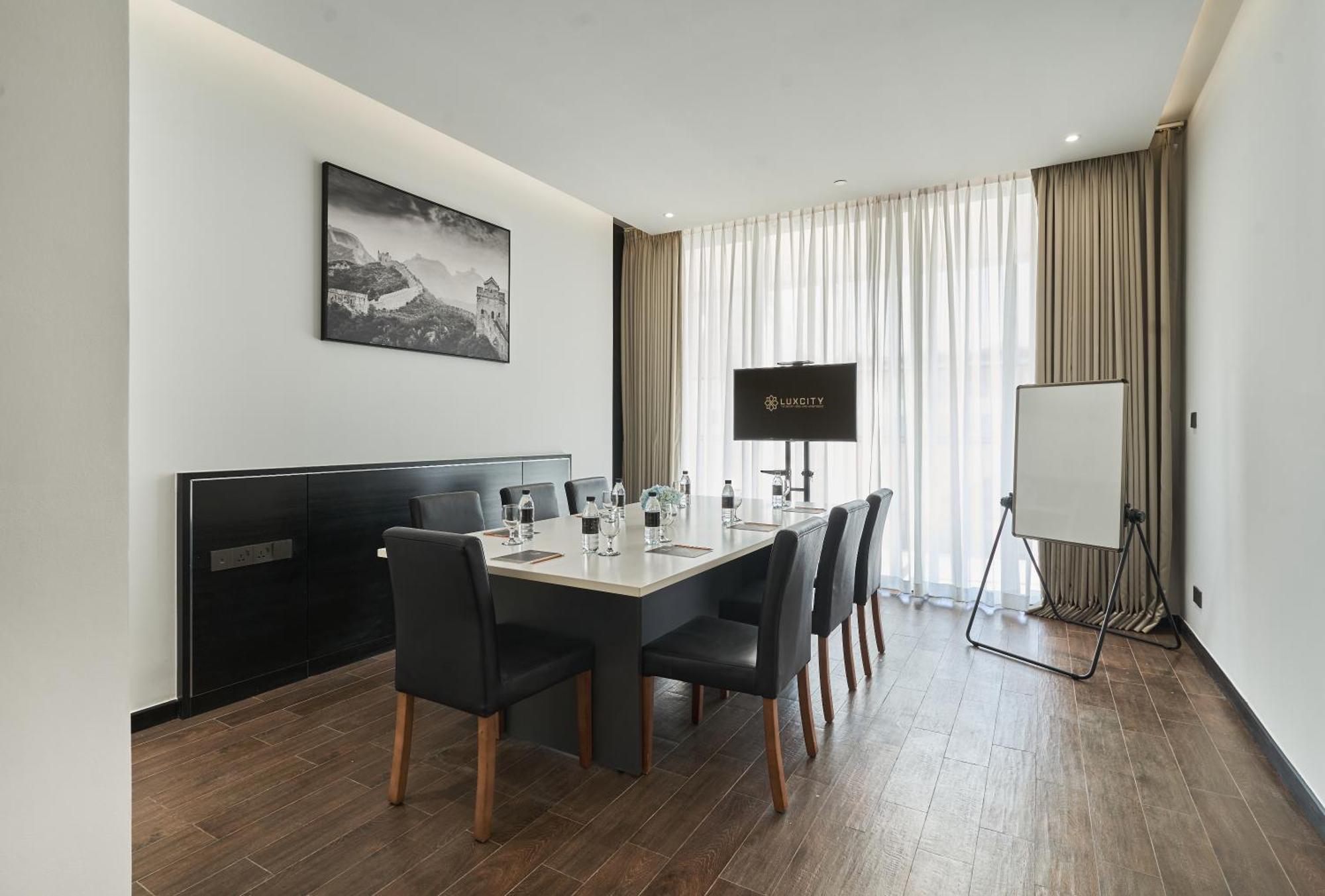 Luxcity Hotel & Apartment Phnom Penh Dış mekan fotoğraf