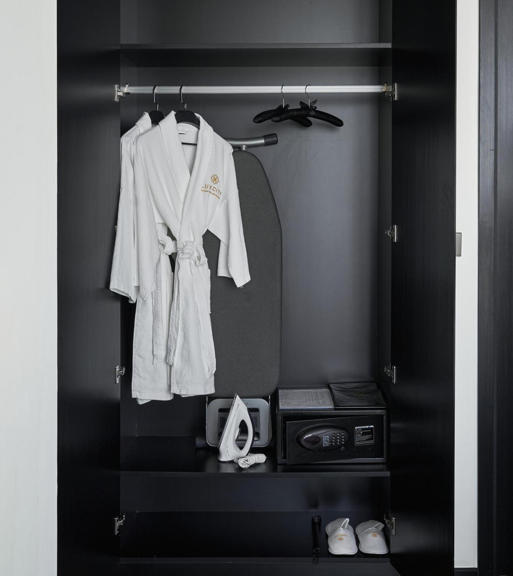 Luxcity Hotel & Apartment Phnom Penh Dış mekan fotoğraf