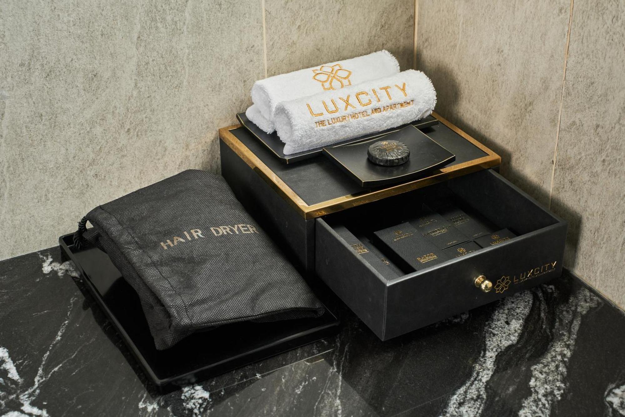 Luxcity Hotel & Apartment Phnom Penh Dış mekan fotoğraf