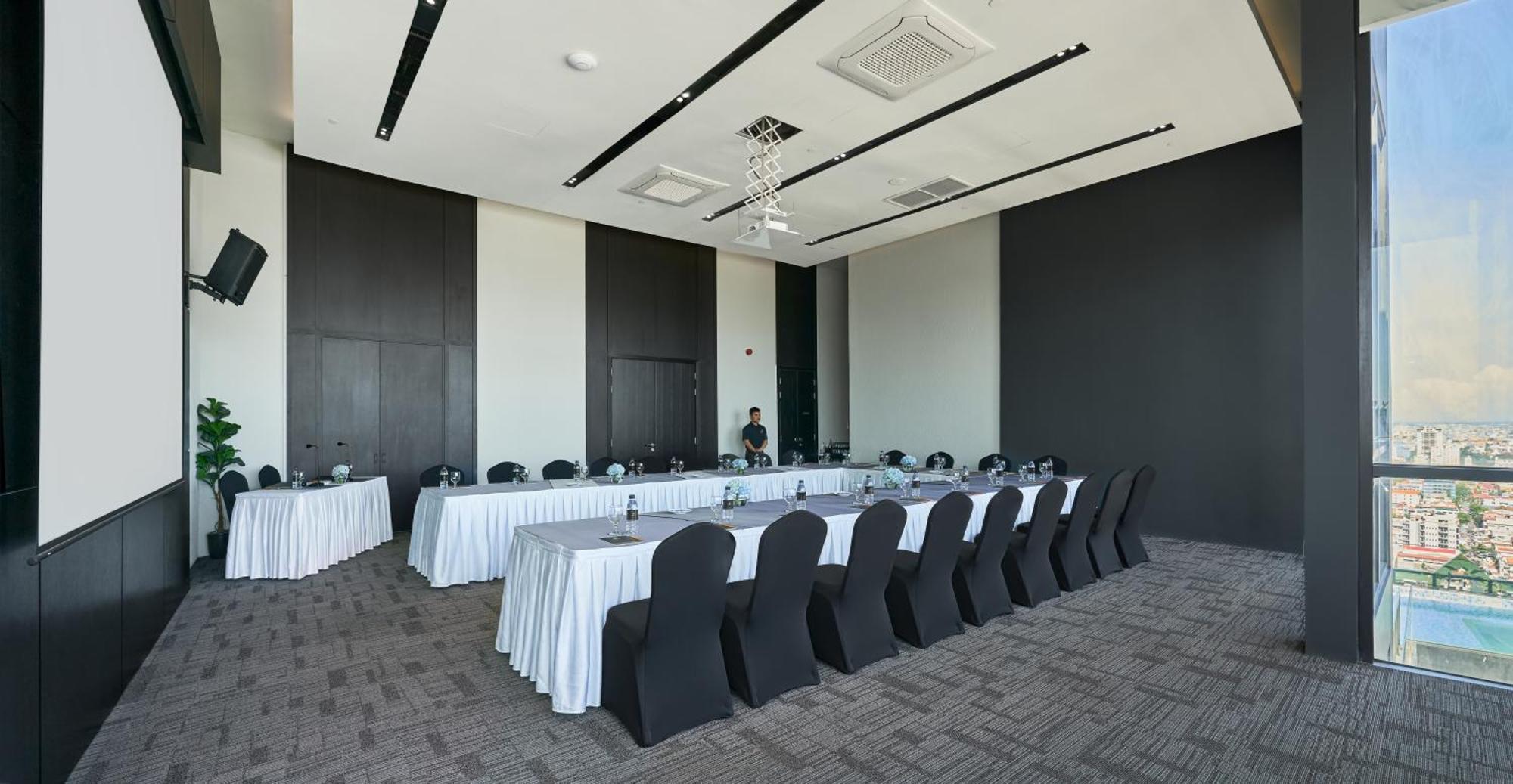 Luxcity Hotel & Apartment Phnom Penh Dış mekan fotoğraf