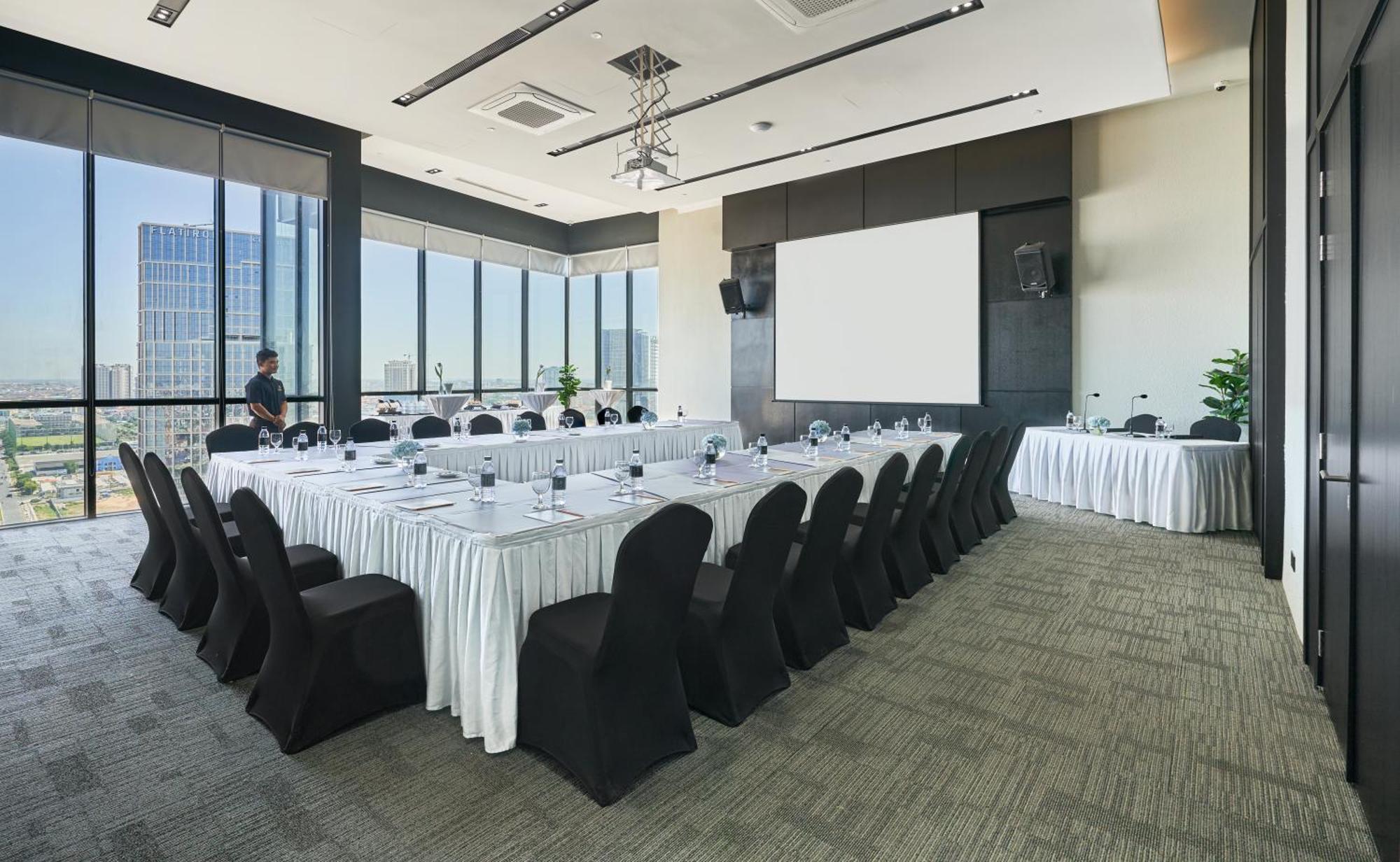 Luxcity Hotel & Apartment Phnom Penh Dış mekan fotoğraf