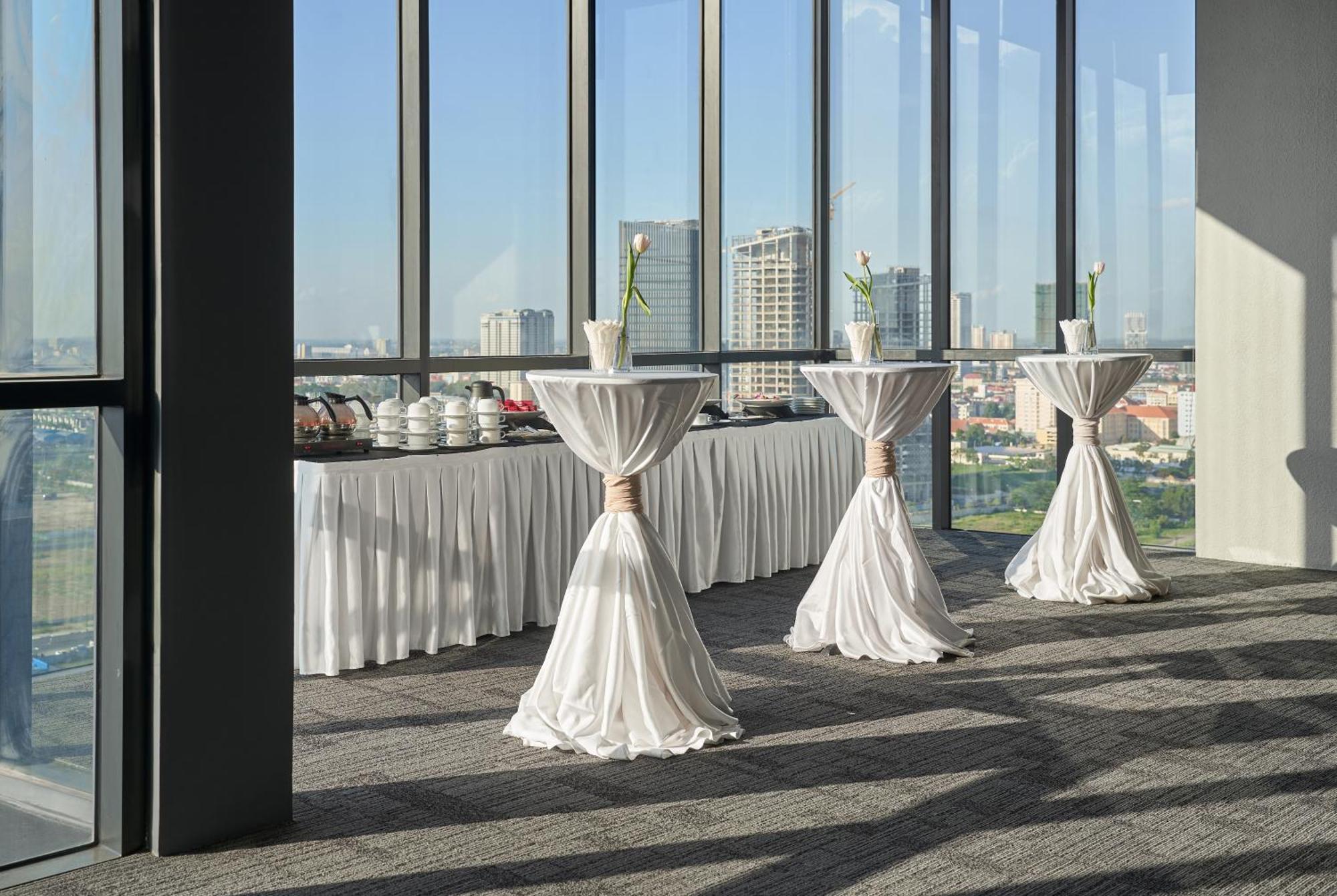 Luxcity Hotel & Apartment Phnom Penh Dış mekan fotoğraf