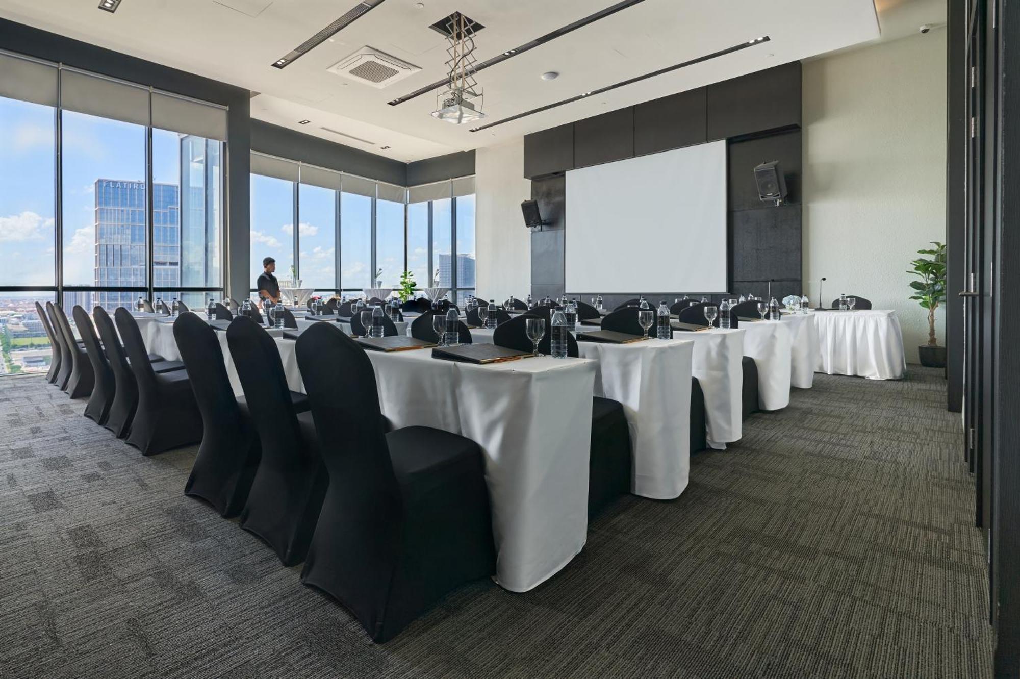 Luxcity Hotel & Apartment Phnom Penh Dış mekan fotoğraf