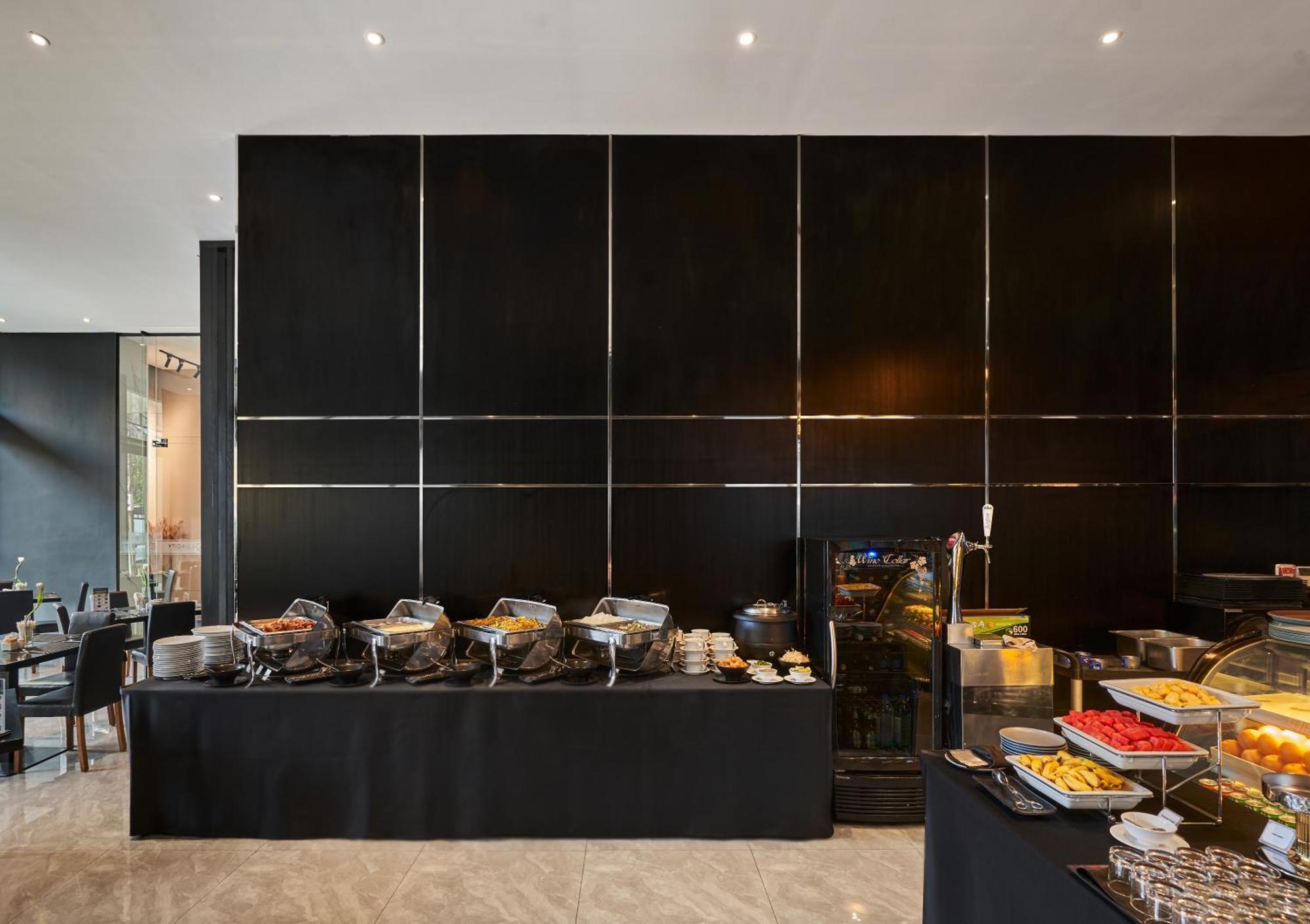 Luxcity Hotel & Apartment Phnom Penh Dış mekan fotoğraf