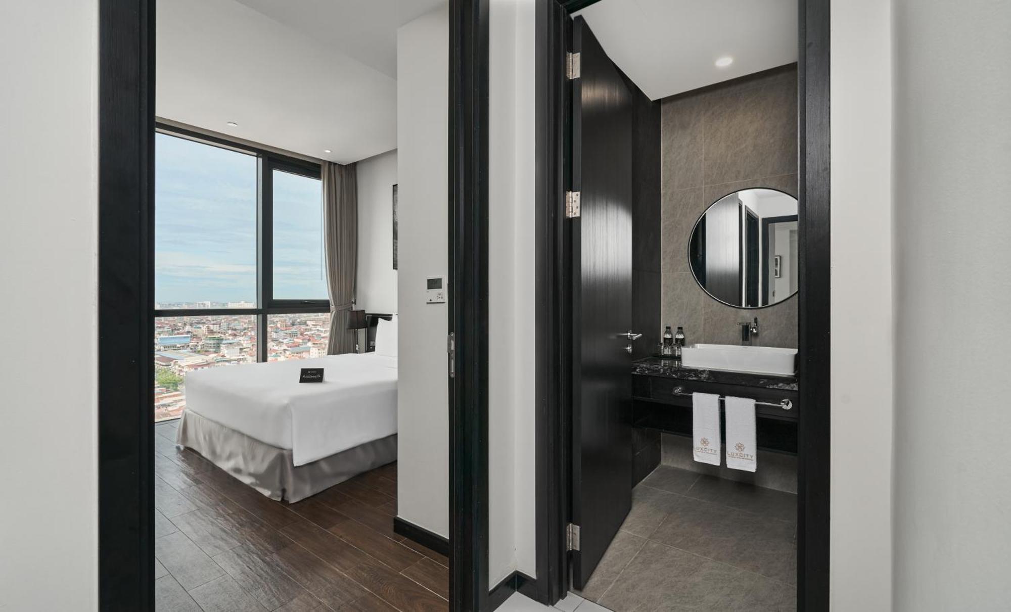 Luxcity Hotel & Apartment Phnom Penh Dış mekan fotoğraf