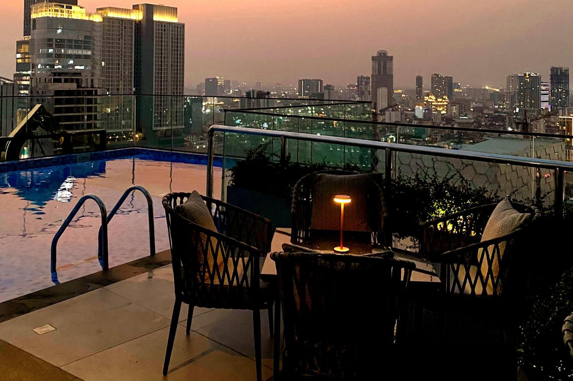 Luxcity Hotel & Apartment Phnom Penh Dış mekan fotoğraf